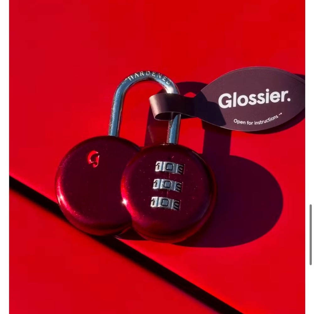 Glossier cherry Lock / keychain